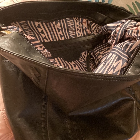 Really nice and in great condition black bag from Europe. Measures 14x12”. - Picture 4 of 6